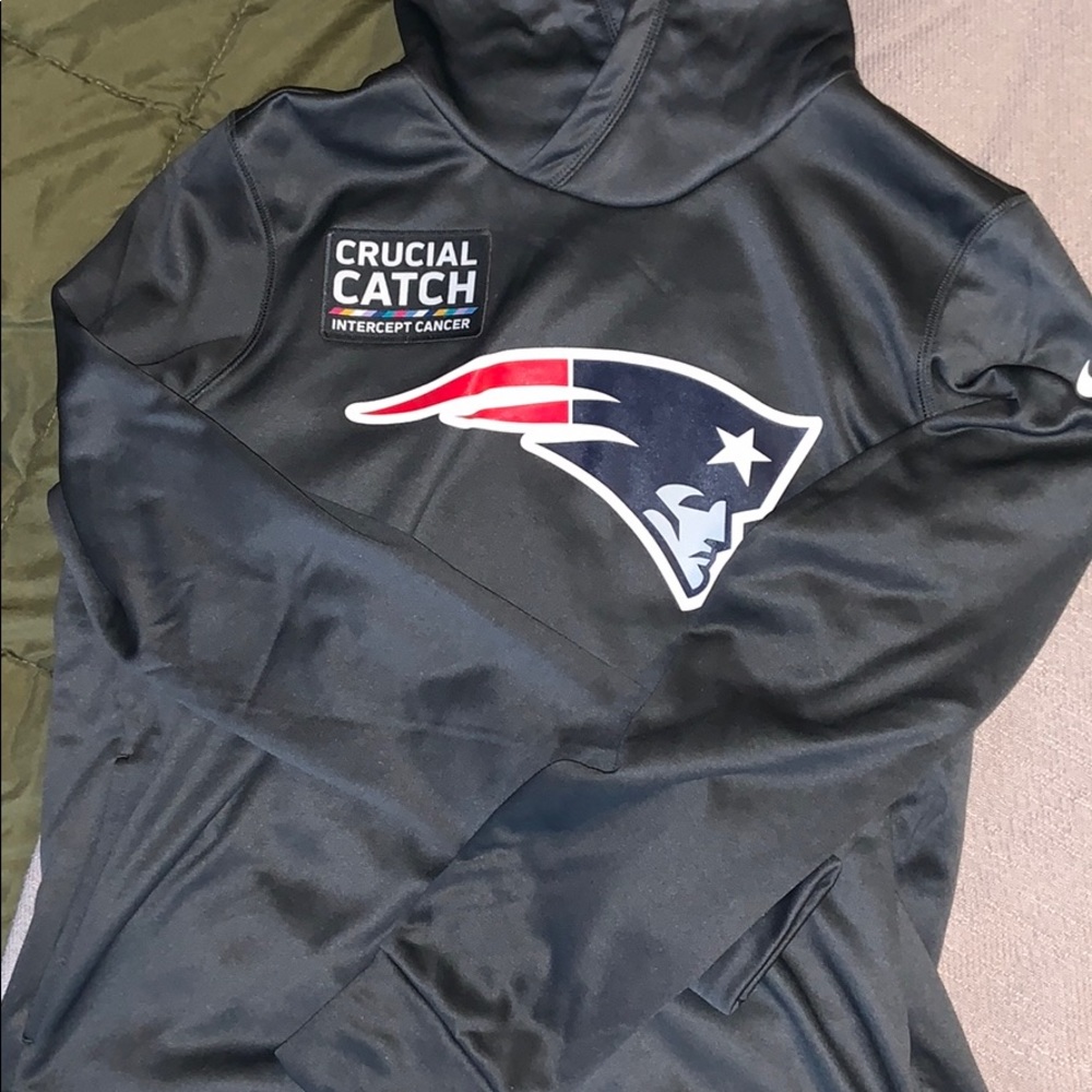 Women’s New England Patriots Crucial Catch hoodie